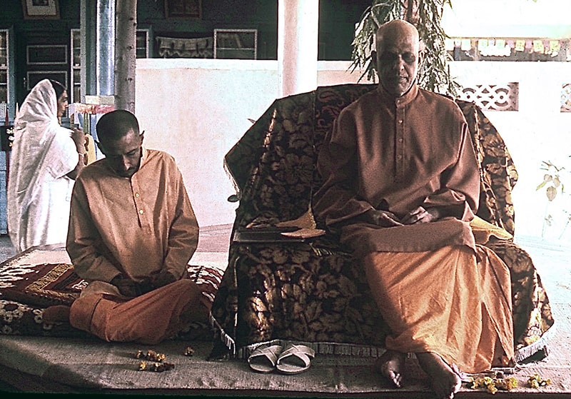 Malav Ashram. Swami Rajarshi Muni (left) and Swami Kripalvananda (Swami Kripalu) (right)