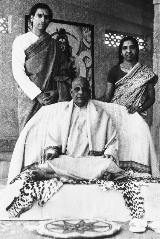 Malav Ashram. Swami Kripalvananda (Swami Kripalu), Amrit and Urmila Desai.