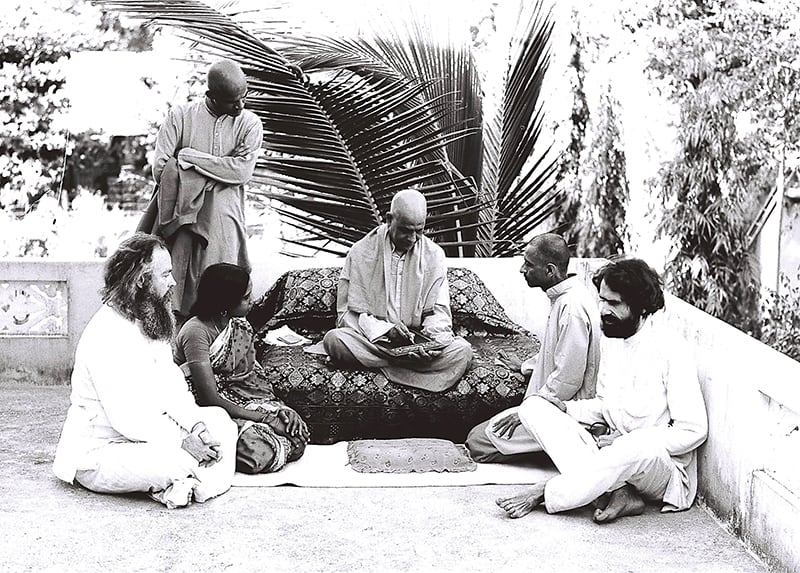 Malav Ashram. Yogeshwar Muni, Urmila Desai, Swami Vinit Muni (standing), Swami Kripalvananda (Swami Kripalu), Swami Rajarshi Muni, Hari Sharana Zandler.