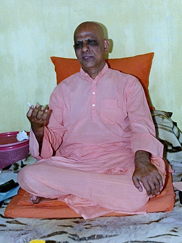 Swami Kriplalvananda (Swami Kripalu) at Yogi Shanti Desai's Group Tour - Kayavarohan, India