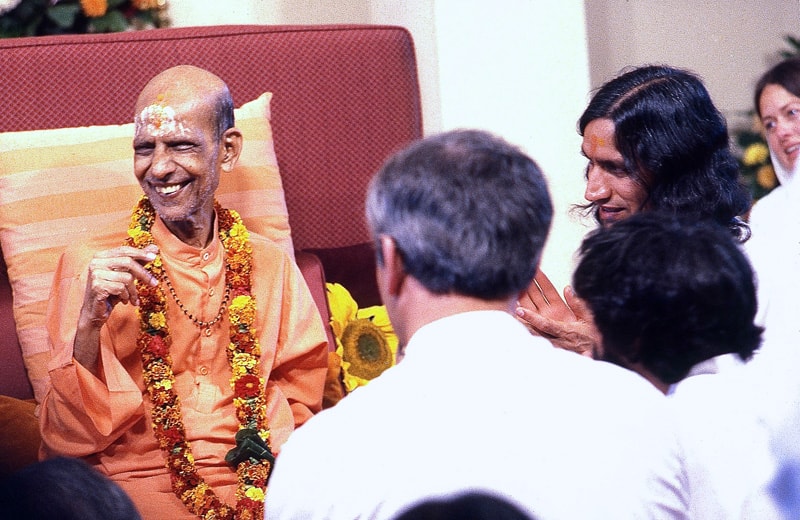 Mahasamadhi 1981. Swami Kripalvananda's (Swami Kripalu's) last Darshan in America