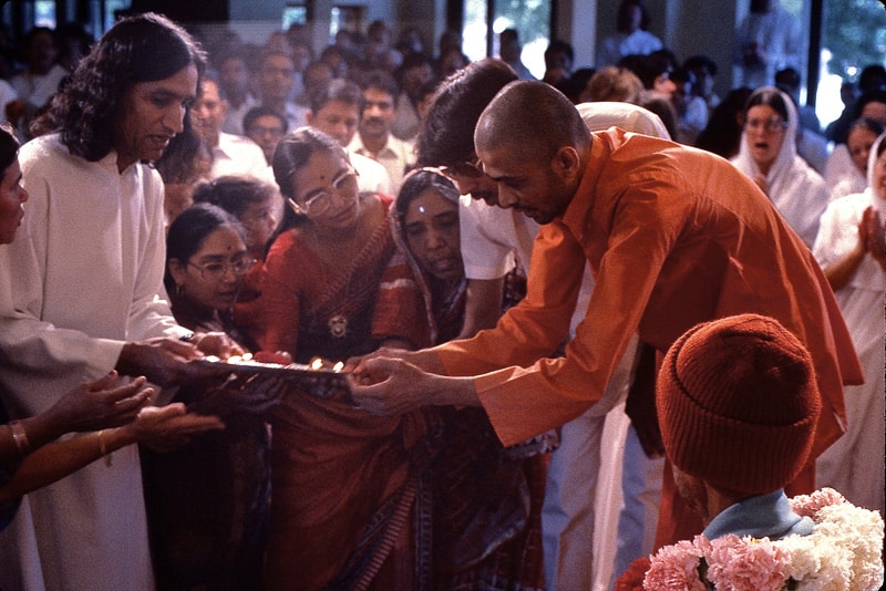 Mahasamadhi 1981. Last Darshan in America, Puja to Bapuji