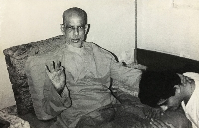 Mahasamadhi 1981. Swami Kripalvananda (Swami Kripalu) with Tarun Patel in Borivali, Mumbai – Ramanbhai Patel Residence