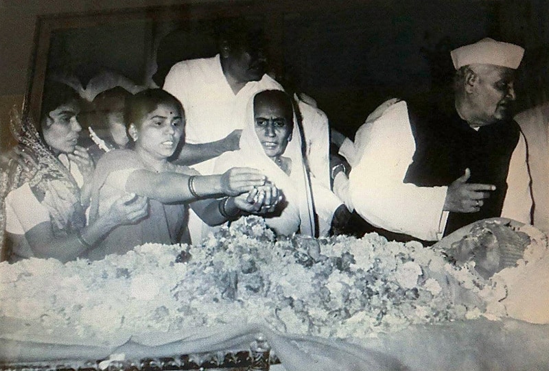 Mahasamadhi 1981. Ambala Ishvara Patel Family and Chimanbhai Dadubhai Desai – Trustee. Sri Kayavarohan Tirtha Seva Samaj (right). Malav Ashram.