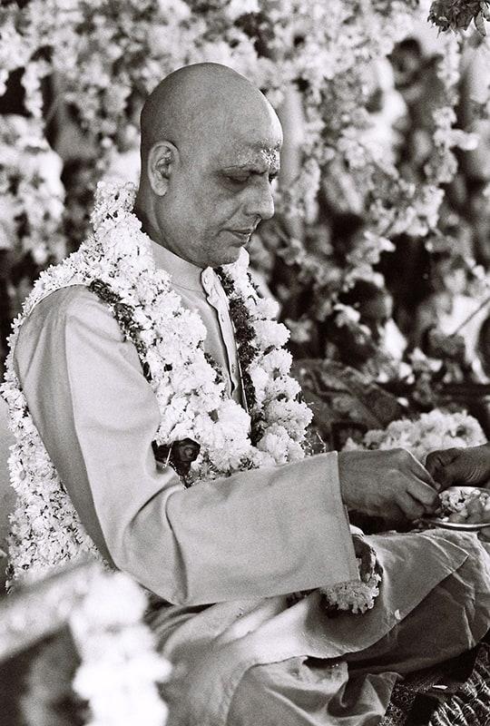 Swami Kripalvanands (Swami Kripalu) at his 60th Birthday celebration in the villages of Rajpipla and Umalla – January 13, 1974