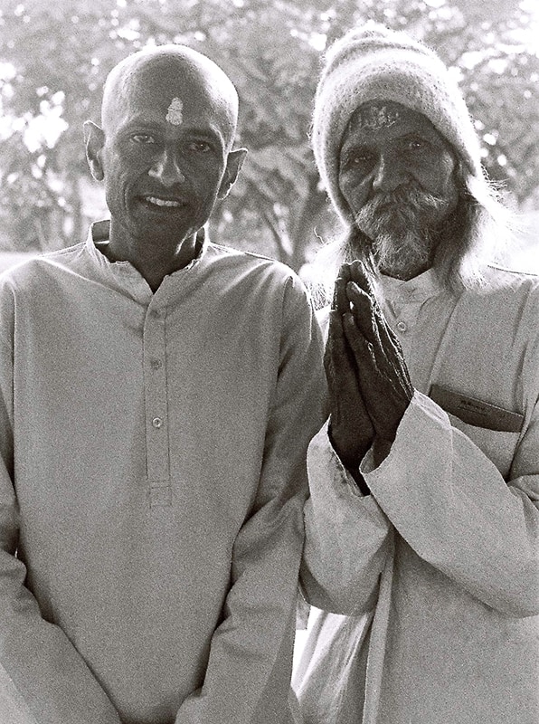 Swami Kripalvananda's (Swami Kripalu's) 60th Birthday celebration. (Left) Swami Rajarshi Muni and (Right) Baherharbhai (devotee).