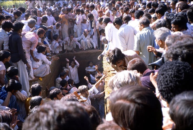 Mahasamadhi 1981. Bapuji (Swami Kripalvanda, Swami Kripalu) being buried at approximately 2:15 seated in Padmasana according to Vedic tradition.