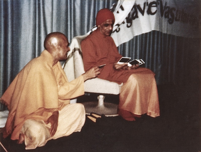 Swami Kripalvananda (Swami Kripalu) at a Darshan at the airport, Nebraska.