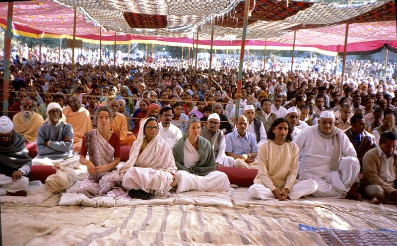 Mahasamadhi 1981. Thousands attend the celebration of Bapuji's (Swami Kripalvananda's, Swami Kripalu's) life.