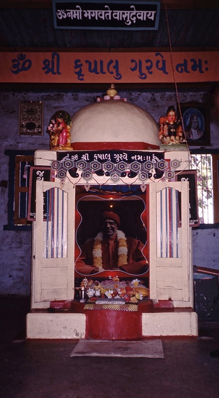 Mahasamadhi 1981. Evolution of Kripalu Samadhi Mandir. Om namo bhagavate vasudevaya.