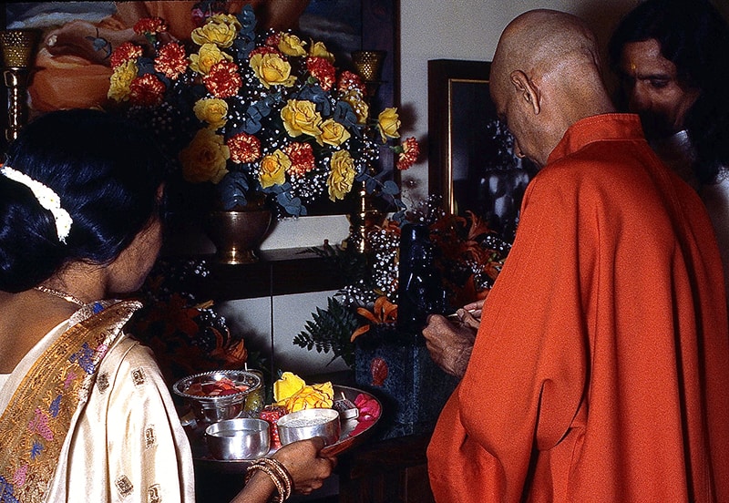 Swami Kripalvananda's (Swami Kripalu's) Arrival in America. Puja for Lakulisha. Umrila Desai (Mataji) and Swami Kripalvananda.