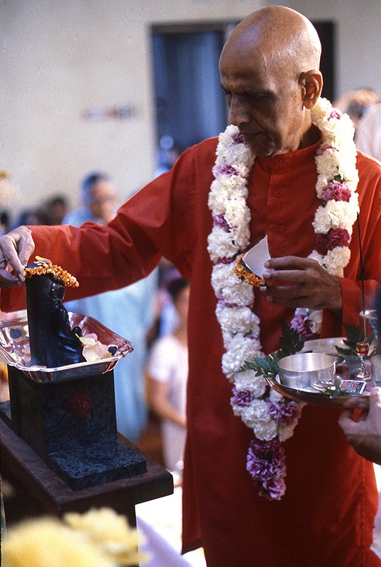 Swami Kripalvananda's (Swami Kripalu's) Arrival in America. Puja for Lakulisha