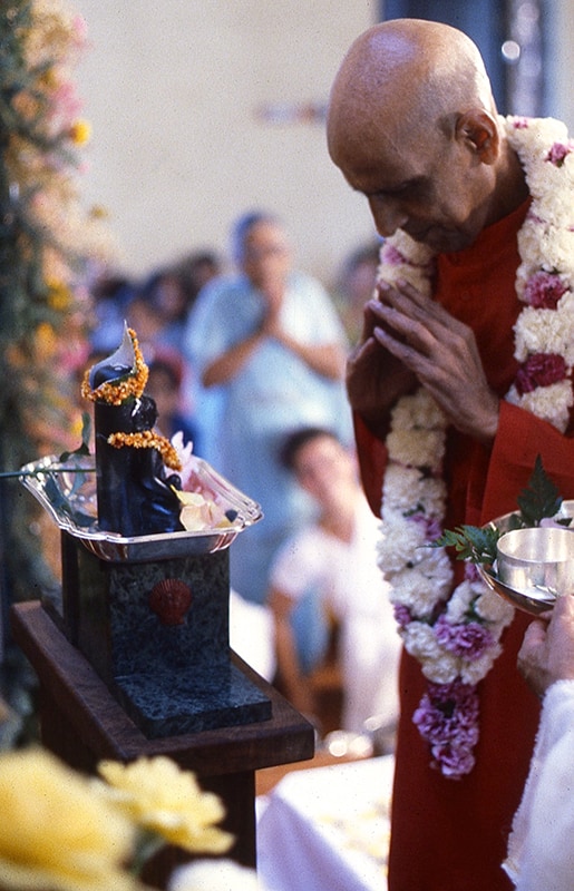 Swami Kripalvananda's (Swami Kripalu's) Arrival in America. Puja for Lakulisha