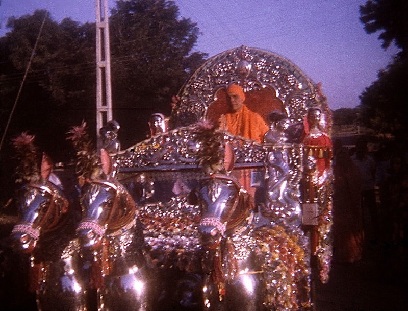 Swami Kripalvananda (Swami Kripalu). Brahmeshvara Jyotirshivalinga Temple. Ulka – 1976-1977