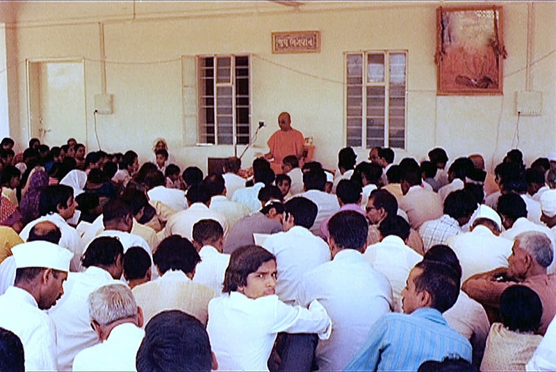 Swami Kripalvananda (Swami Kripalu). Brahmeshvara Jyotirshivalinga Temple. Ulka – 1976-1977. Darshan and Satsanga.
