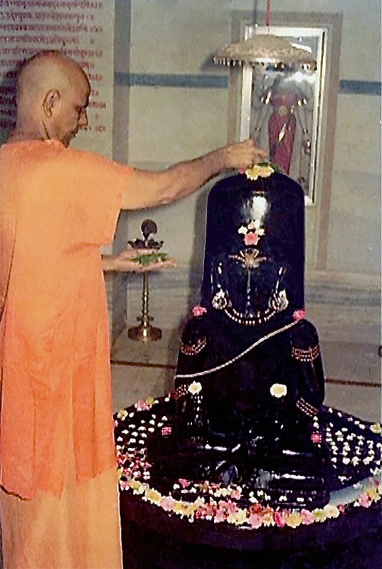 Brahmeshvara Jyotirshivalinga Temple. Swami Kripalvananda (Swami Kripalu).