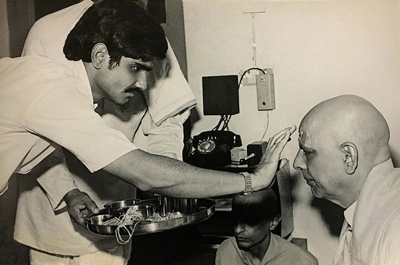 Swami Kripalvananda (Swami Kripalu) with Balmukund Patel. 1977.
