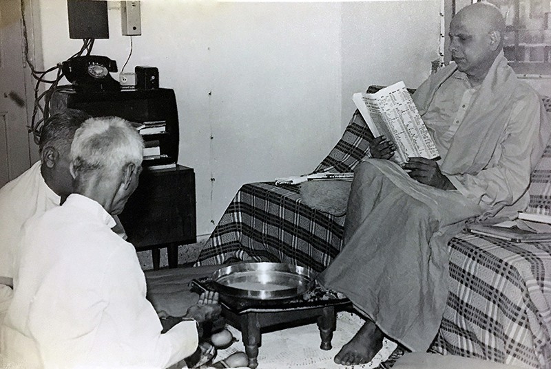 Swami Kripalvananda (Swami Kripalu) at Ramanbhai Patel's Home, 1977