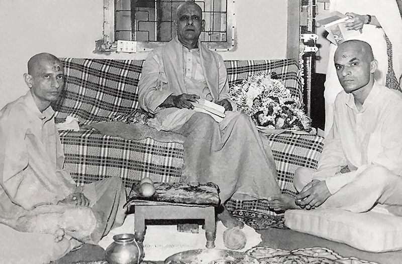 (From Left to Right): Swami Rajarshi Muni, Swami Kripalvananda (Swami Kripalu), and Swami Vinit Muni. 1977.