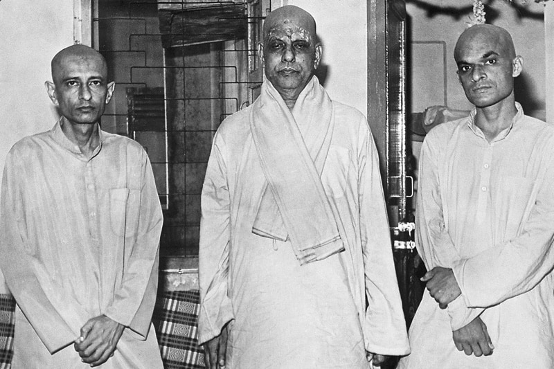 (Left to Right): Swami Rajarshi Muni, Swami Kripalvananda (Swami Kripalu), and Swami Vinit Muni