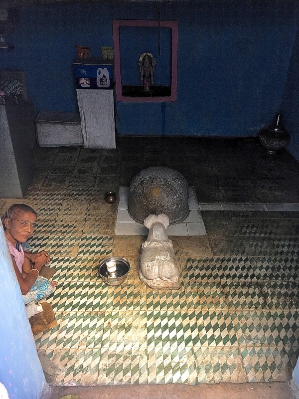 Kokilablen had lived in a small temple in Kayavarohan as a renunciate. Her mother was Kundanben, Swami Kripalvananda's (Swami Kripalu's) sister. 2016.
