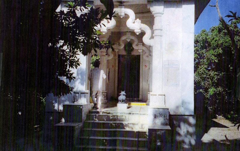 Swami Vinit Muni, samadhi mandir, Prasli Village 1997.
